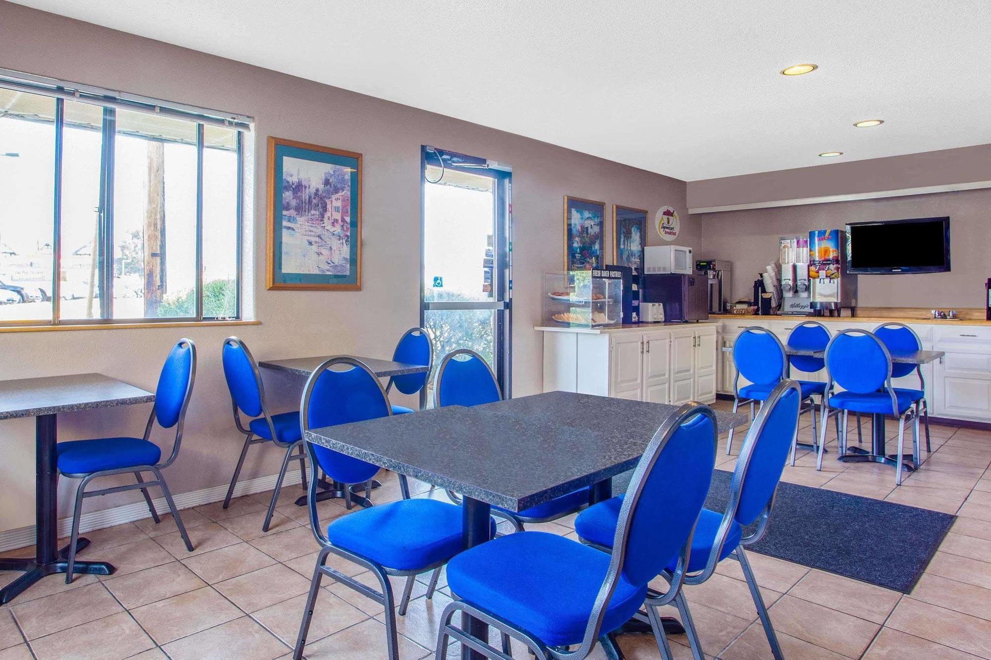 ホテル Super 8 By Wyndham Saanichton Victoria Airport エクステリア 写真
